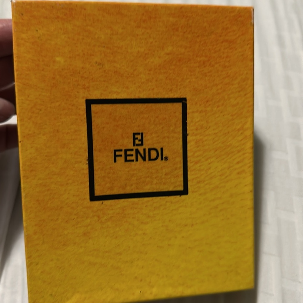 🔥NWT Authentic Fendi PEQUIN KISS-LOCK WALLET